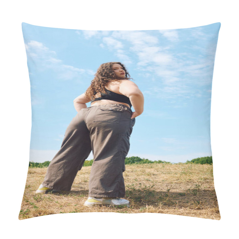 Personality  A Radiant Plus Size Woman Stands In A Field, Showcasing Her Confidence Against A Blue Sky. Pillow Covers