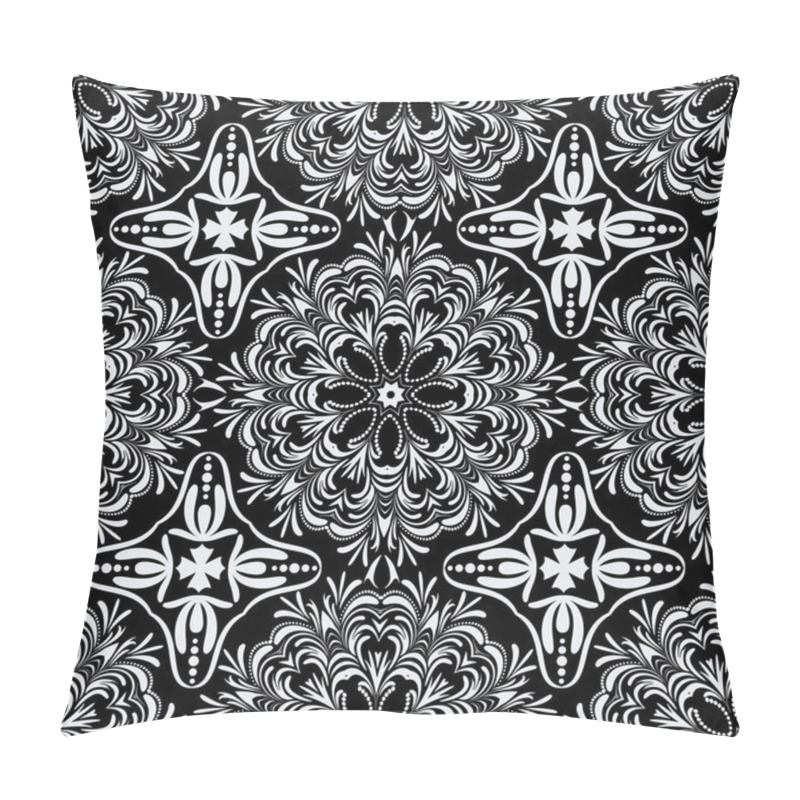 Personality  Black And White Seamless Pattern. Pillow Covers