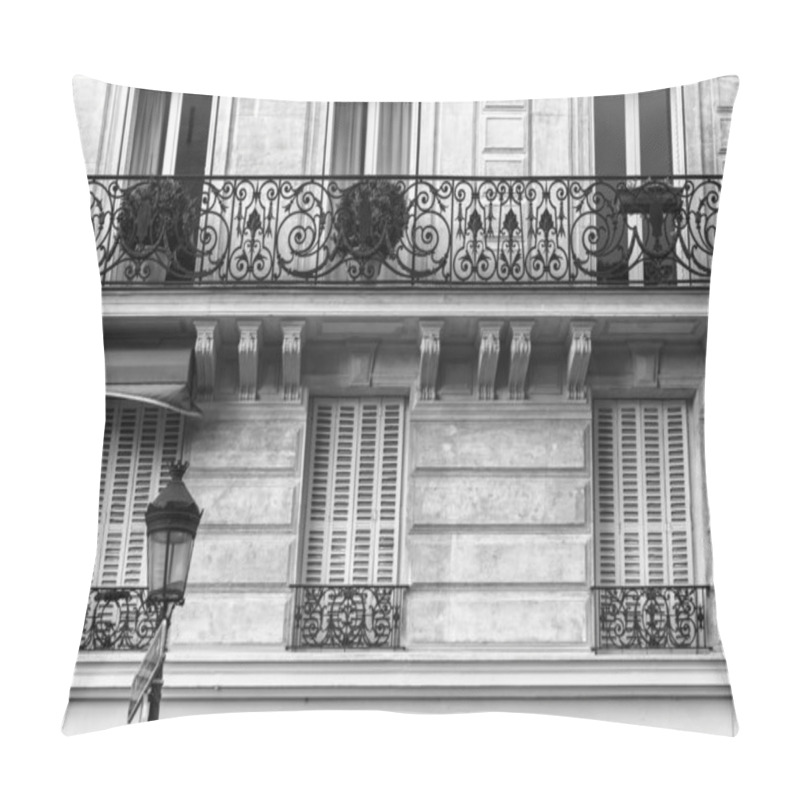 Personality  Typical Paris Building Facade Pillow Covers