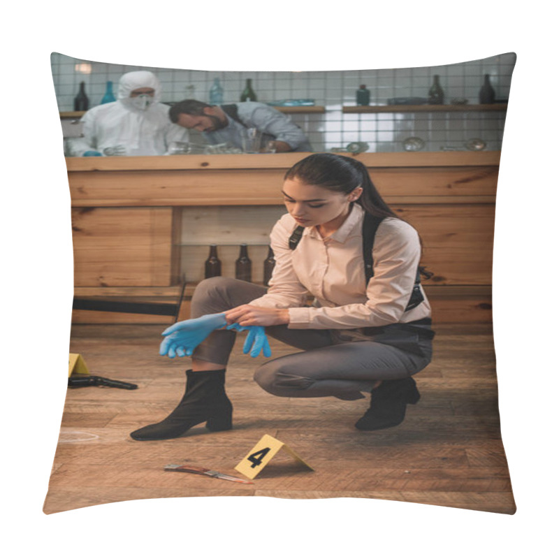 Personality  Female Detective Collecting Evidence At Crime Scene With Colleagues Working On Background Pillow Covers