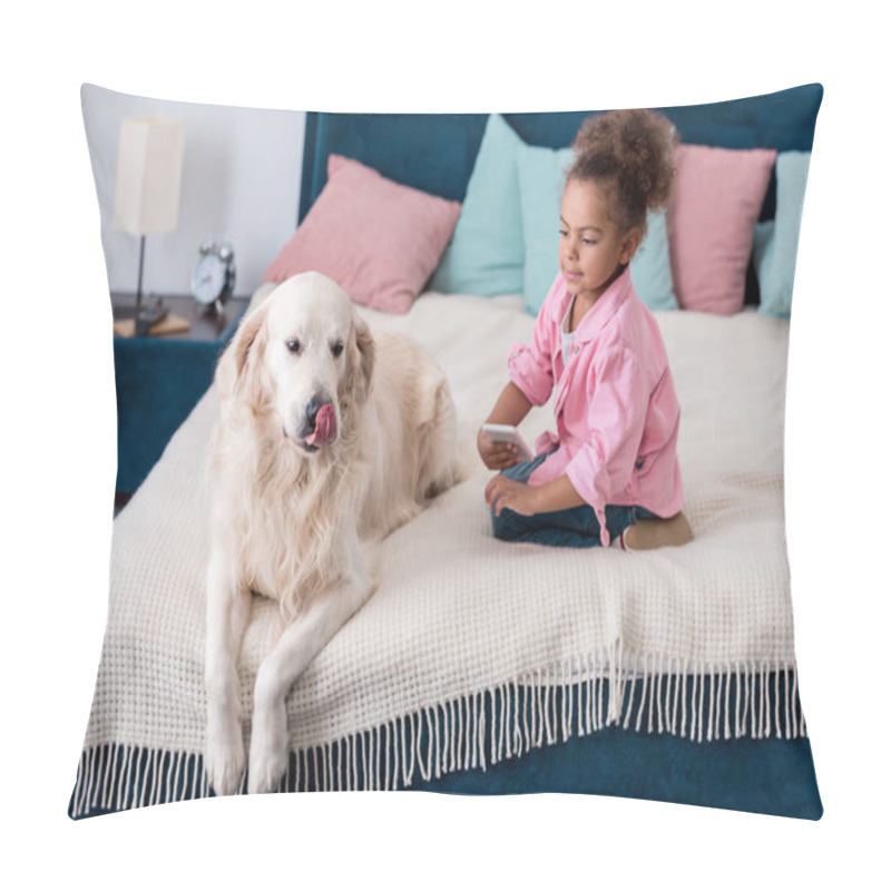 Personality  Cute African American Kid Sitting On The Bed With Smartphone And Golden Retriever Pillow Covers