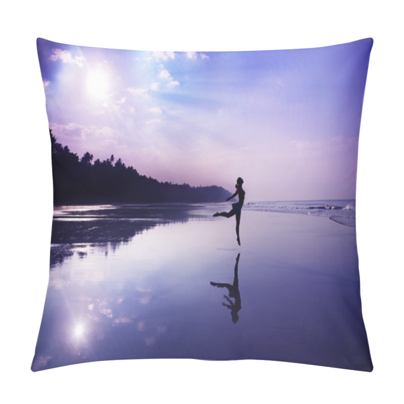 Personality  Dancing On The Beach Pillow Covers