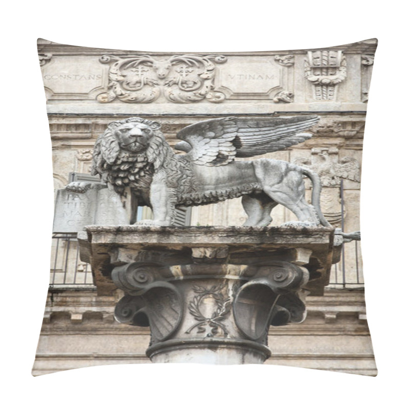 Personality  The Lion Of Saint Mark's Symbolizes The City's Close Ties With Venice. Verona - Piazza Delle Erbe Pillow Covers