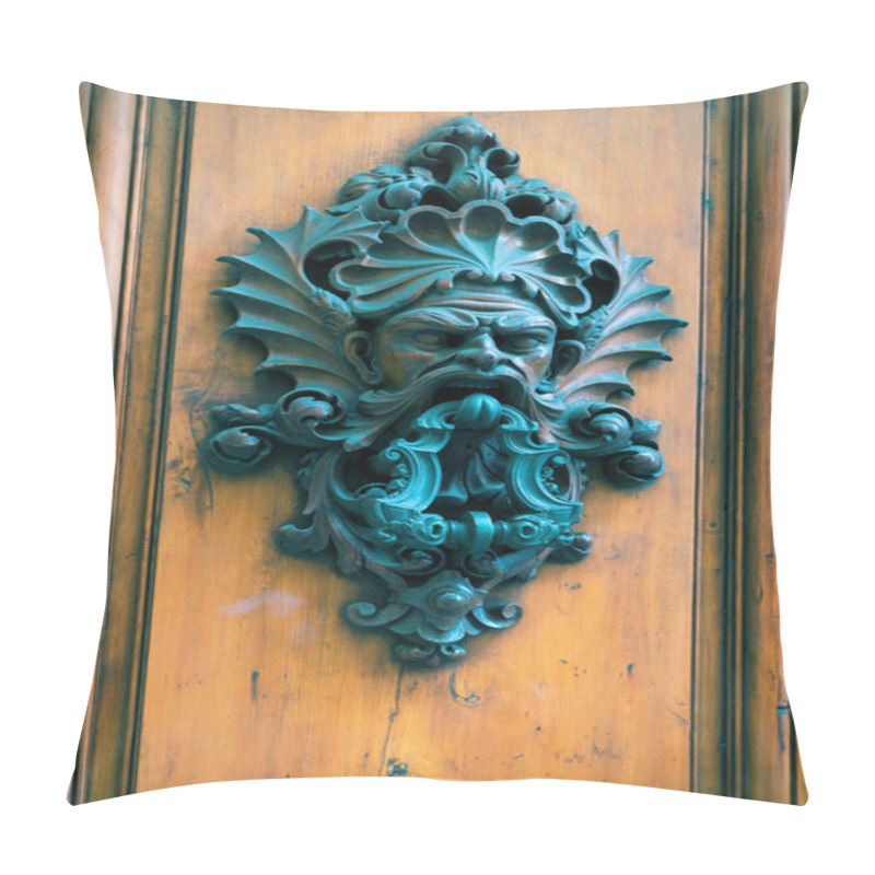 Personality  Ancient Door Knocker On A Wooden Door In Florence Pillow Covers