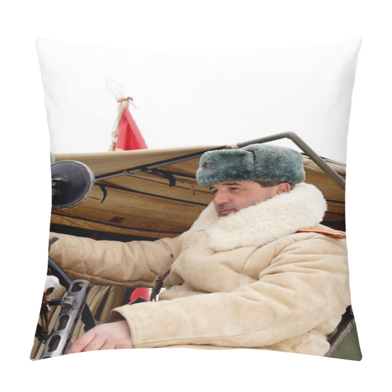 Personality  Defender Of Stalingrad In A Winter Form Pillow Covers