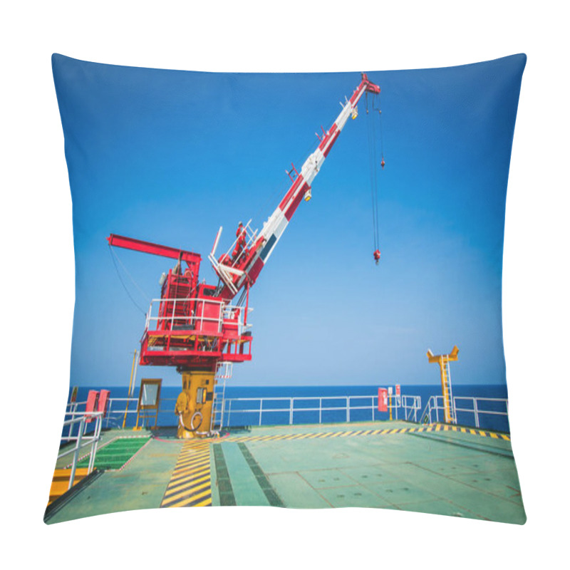 Personality  Crane, Pedestal Crane Winch, Steel Wire Rope On Production Platform, Energy And Petroleum Industry Pillow Covers