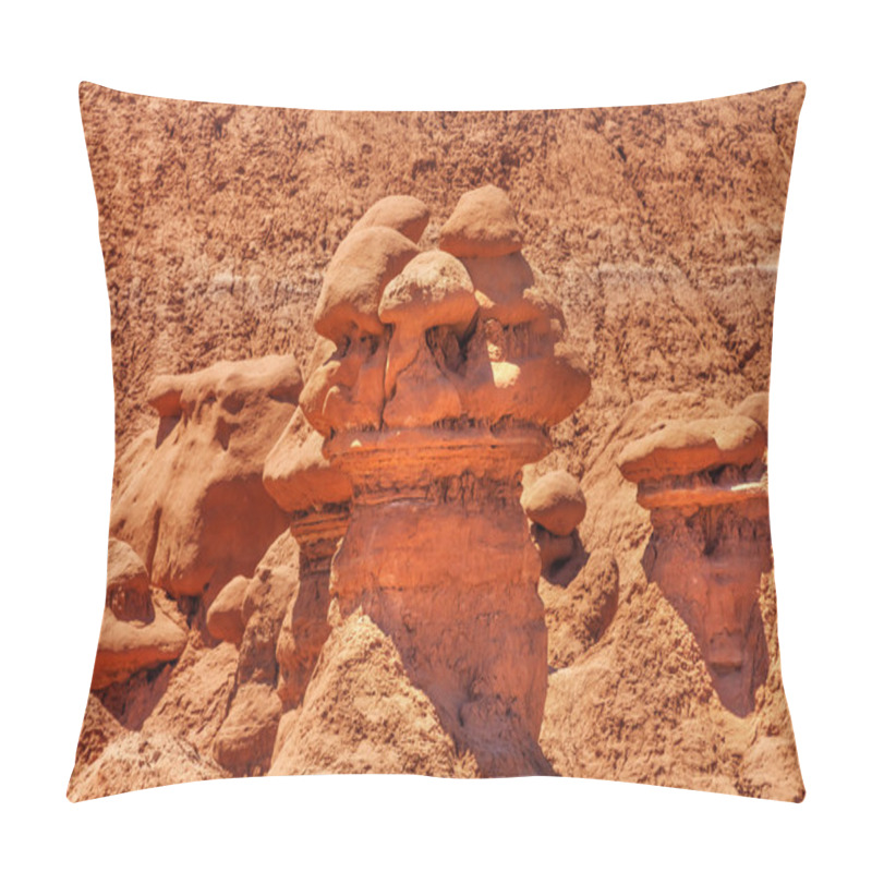 Personality  Goblin Apartment House  Mushroon Shaped Hoodoos Goblin Valley St Pillow Covers