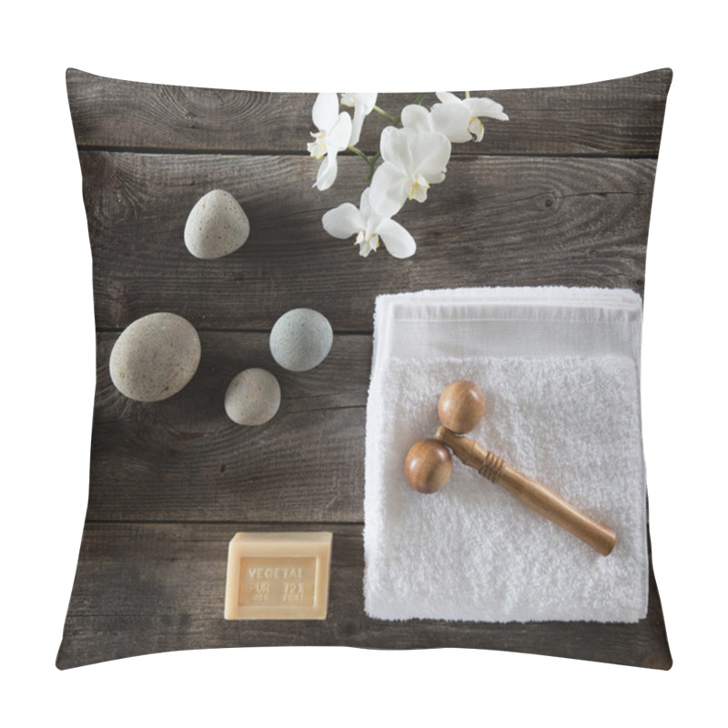 Personality  Beauty Feng Shui Wallpaper With Pebbles, Flowers, Towel And Massager Pillow Covers