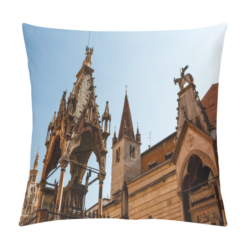 Personality  Famous Gothic Funerary Monument Of Scaliger Tombs (Arche Scalig Pillow Covers