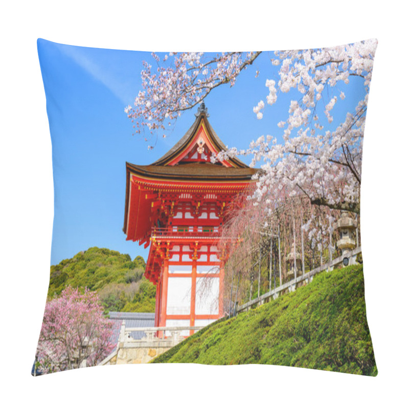 Personality  Kyoto In Spring Pillow Covers