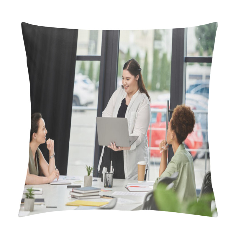 Personality  A Confident Businesswoman Presents Ideas On Her Laptop To Engaged Colleagues In An Office. Pillow Covers