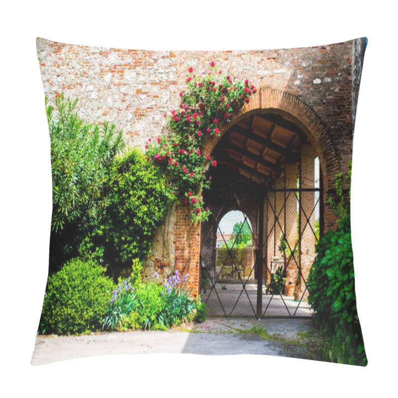 Personality  Beautiful Stone Wall Bloomed With Roses And Flowers With Brick Arch Pillow Covers