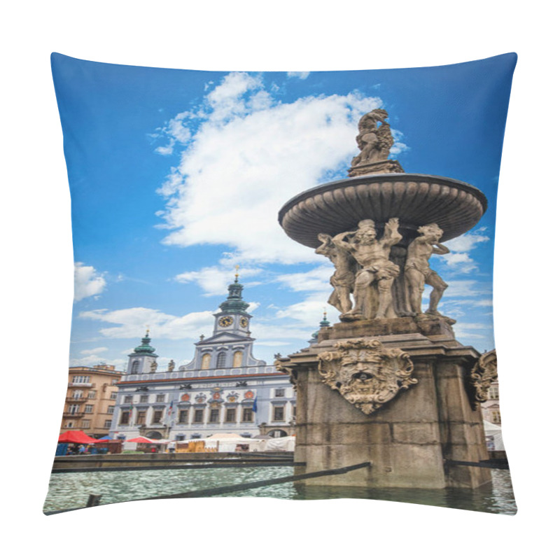 Personality  CESKE BUDEJOVICE, CZECH REPUBLIC - 11.11.2019: The Samson Fountain At Square Of King Premysl With The Renesance Town Hall Building In Ceske Budejovice Pillow Covers