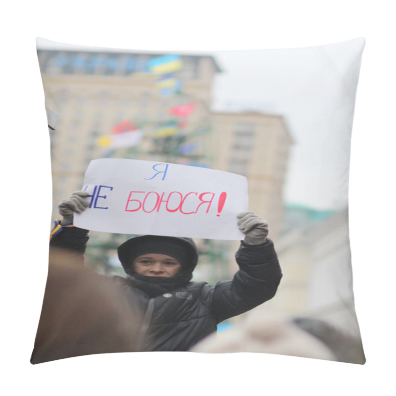 Personality  The Boy With The Poster I'm Not Afraid On Maidan Nezalezhnosti In Ukraine Pillow Covers