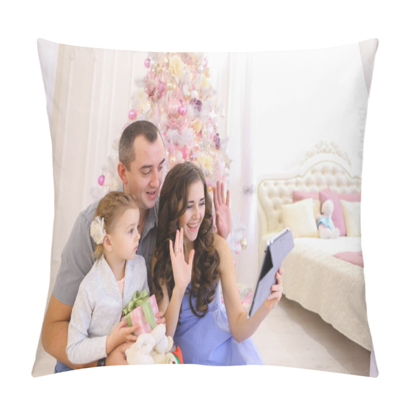 Personality  Modern Family Talks With Relatives On Skype In Spacious Bedroom Pillow Covers