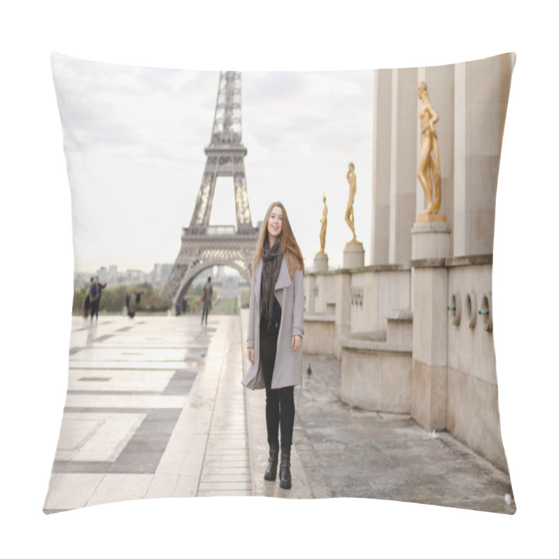 Personality  Pretty Woman Standing On Trocadero Square Near Gilded Statues And Eiffel Tower. Pillow Covers