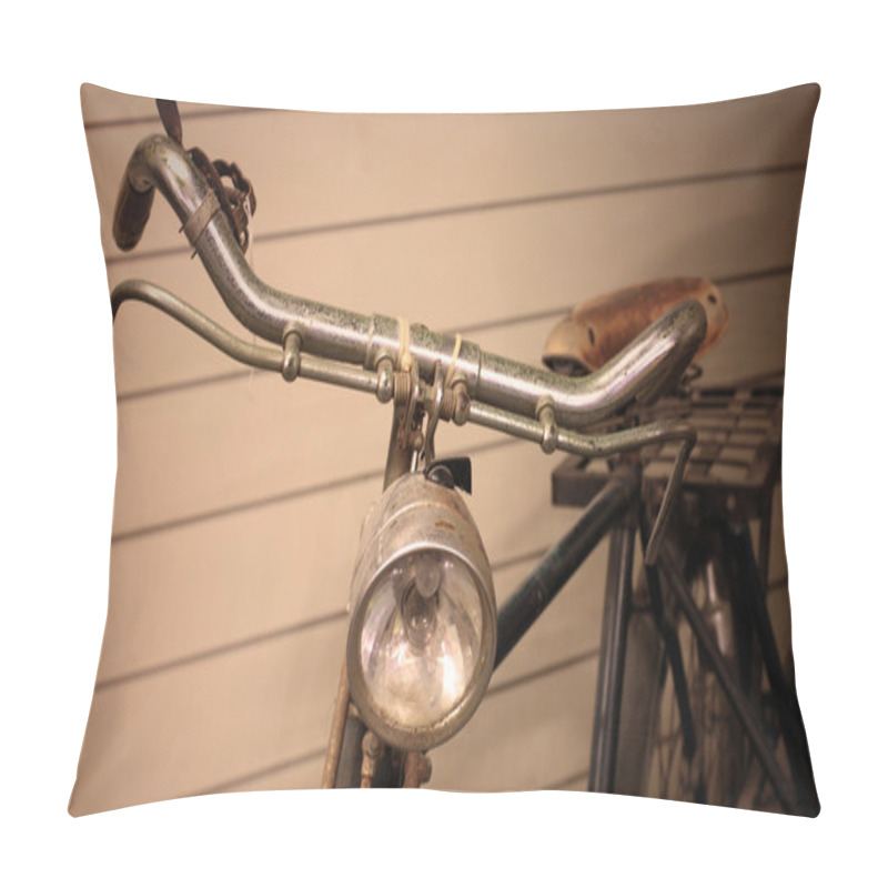 Personality  Old Bicycle Near The Wooden Wall Pillow Covers