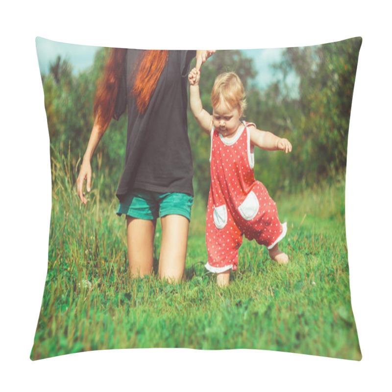 Personality  Mother With Daughter On The Grass Pillow Covers