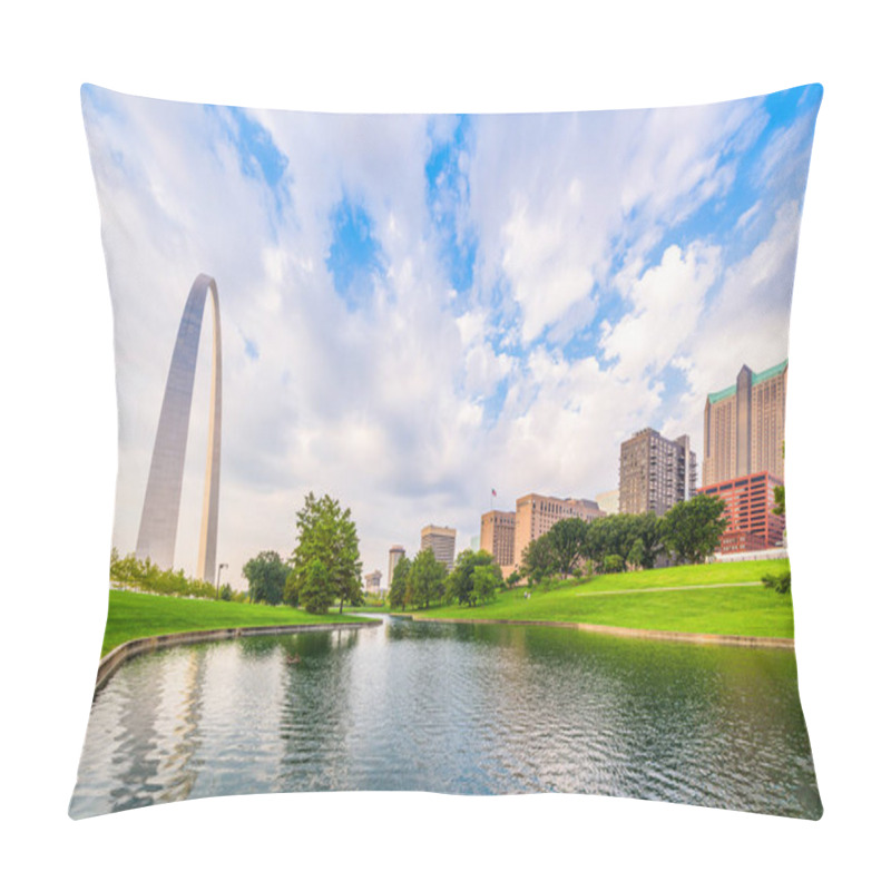 Personality  St. Louis, Missouri, USA Park View In The Morning. Pillow Covers