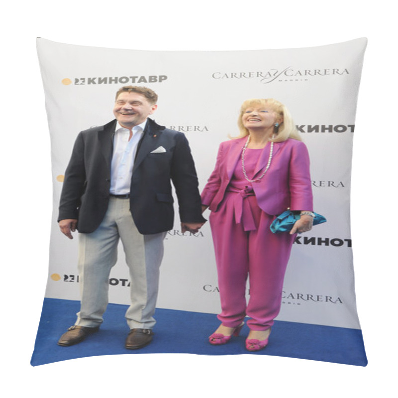 Personality  Actor Sergei Makovetsky With His Wife Elena Pillow Covers