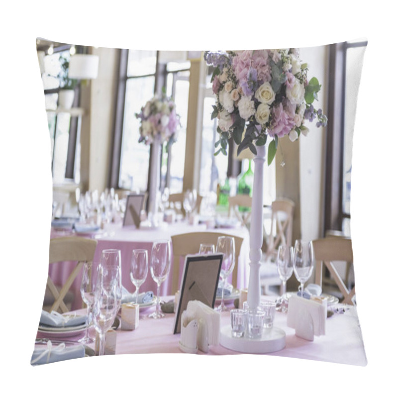 Personality  Wedding Decor At The Banquet. Wedding Restaurant Decorated With Flowers. Luxury Wedding Table Decoration. Special Event Table Set Up. Fresh Flower Decoration. Pillow Covers