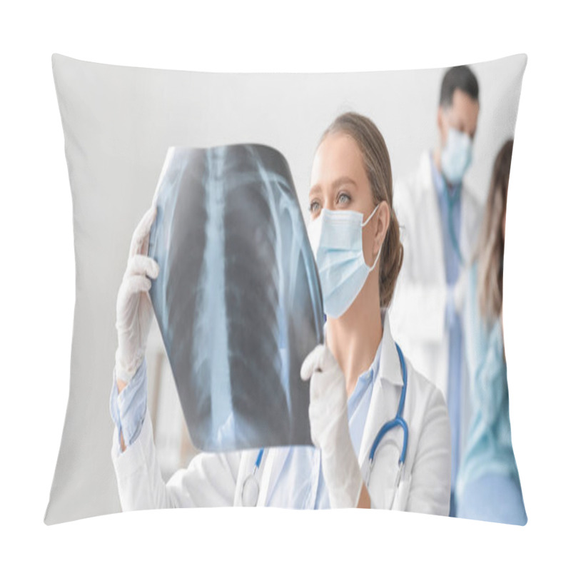 Personality  Female Doctor With X-ray Image Of Lungs In Clinic Pillow Covers