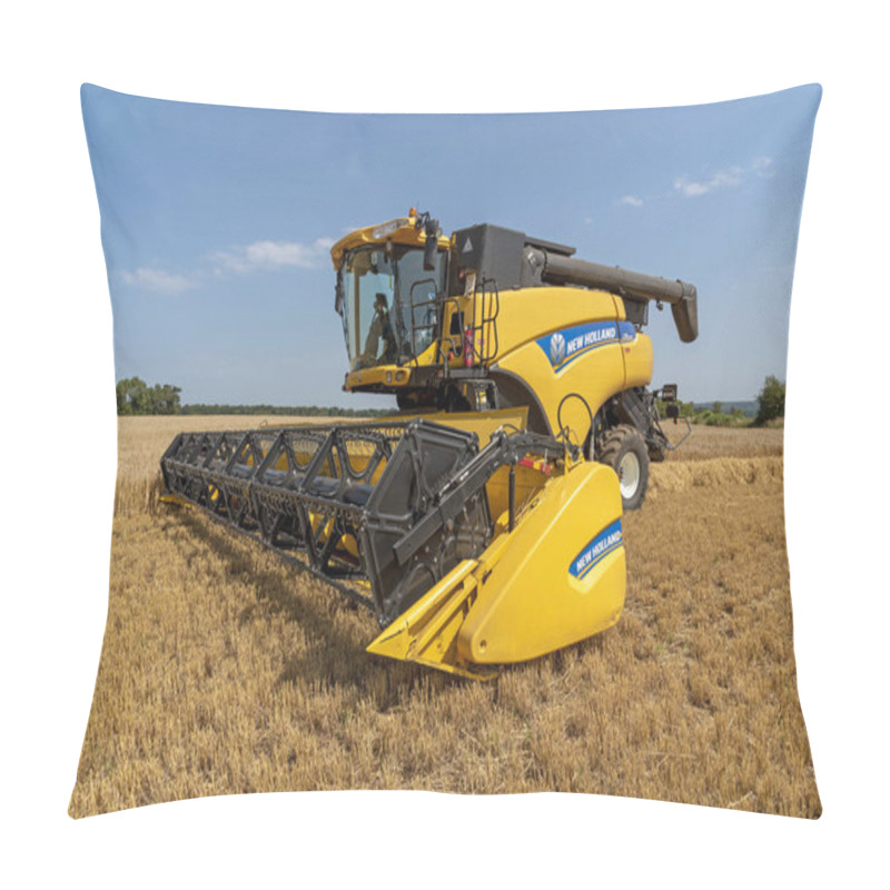 Personality  Cheltenham, Gloucestershire, England, UK, July 2019.  Combine Harvester Harvesting Winter Barley Which After Drying Will Go To Brew Beer. Pillow Covers