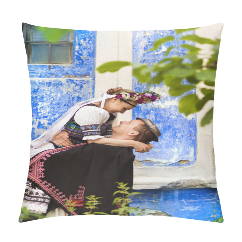 Personality  Beautiful Couple In Traditional Ethnic Clothing Pillow Covers