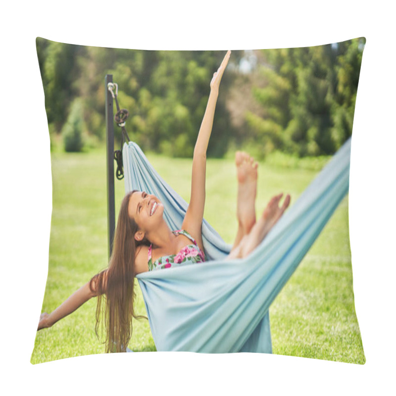 Personality  Pretty Woman Relaxing In Hammock Pillow Covers