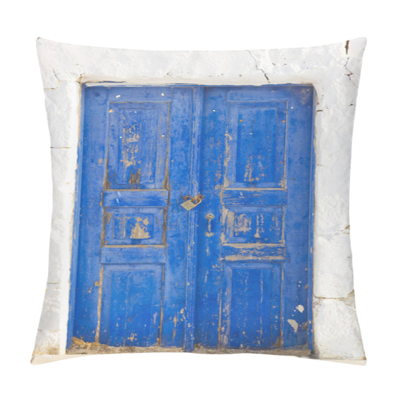 Personality  Old Door And Lock On Street Pillow Covers