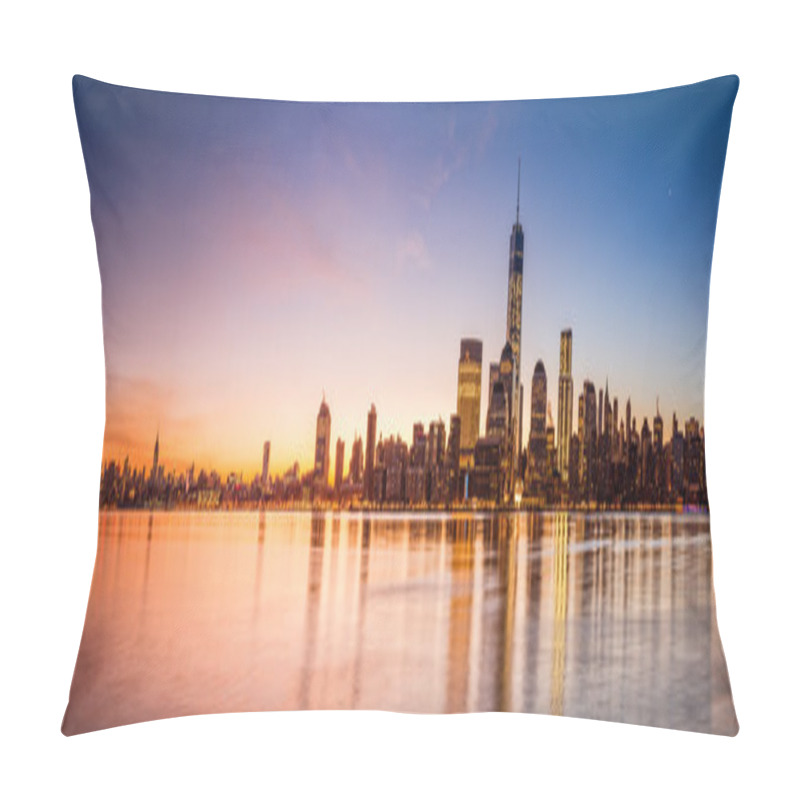 Personality  Manhattan Panorama At Sunrise Pillow Covers