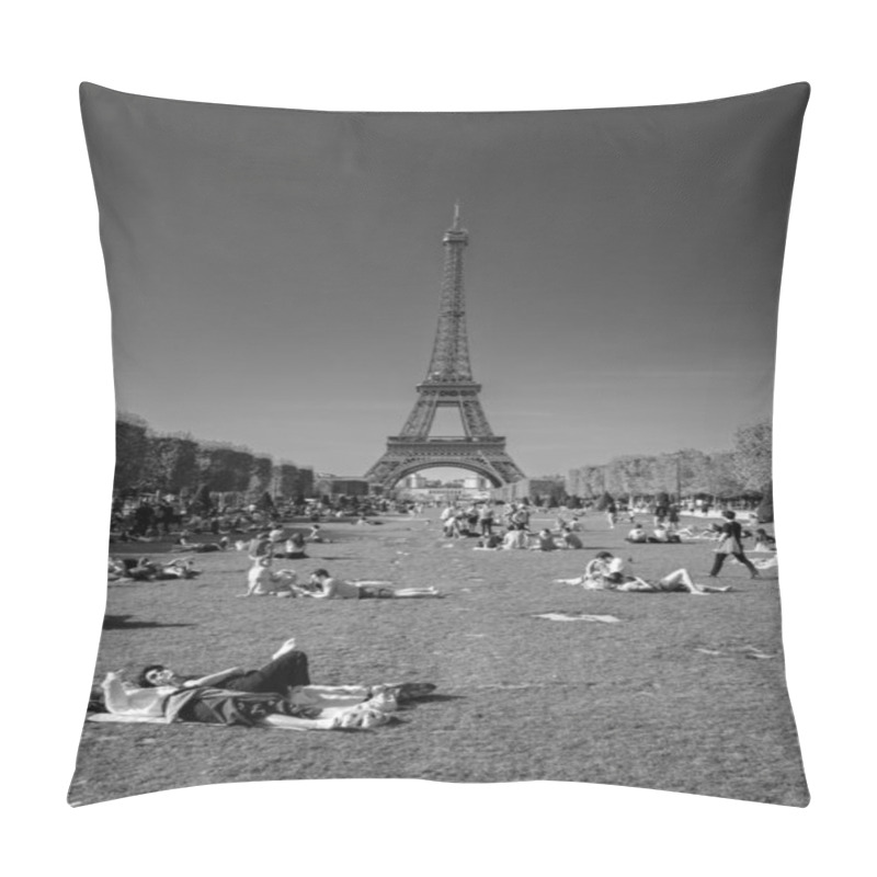 Personality  Paris, France - October 8, 2023 : Panoramic View Of The Champ De Mars, Field Of Mars, A Large Public Greenspace With People In Paris France Pillow Covers