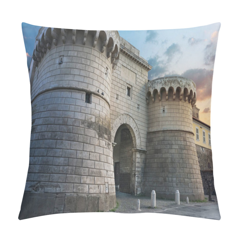 Personality  Neapolitan Door In The Village Of Velletri On The Roman Castles Pillow Covers