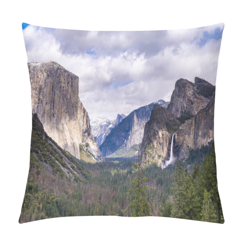 Personality  Tunnel View Of Yosemite National Park In California San Francisco USA Pillow Covers