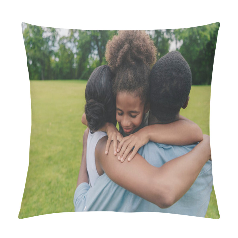 Personality  Family Hugging Each Other Pillow Covers