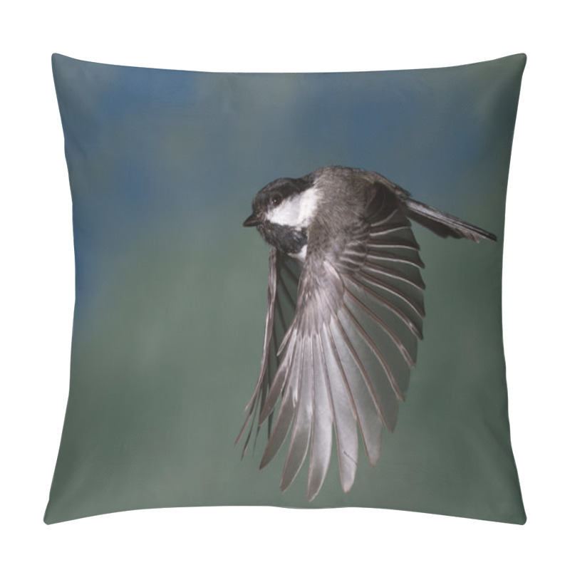 Personality  A Small Flying Bird Pillow Covers