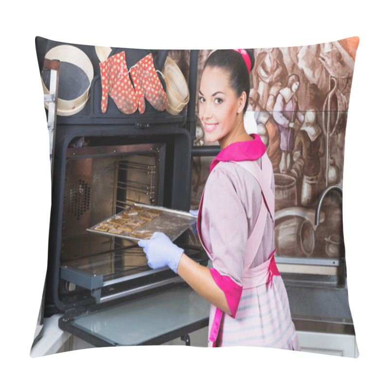 Personality  Pretty Confectioner Puts Dripping Pan Into The Oven Pillow Covers