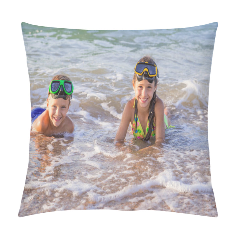 Personality  Two Kids In Diving Masks On The Sea Pillow Covers