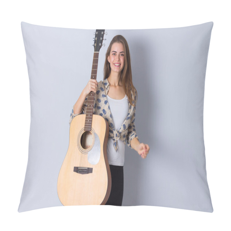 Personality  Young Woman Holding A Guitar Pillow Covers