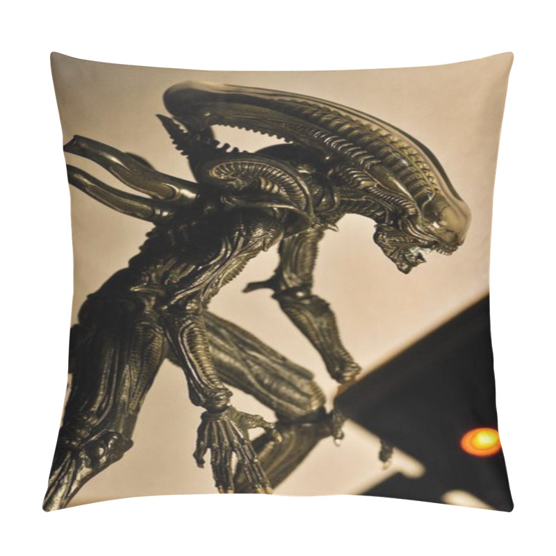 Personality  Alien Xenomorph From Aliens Movie Pillow Covers