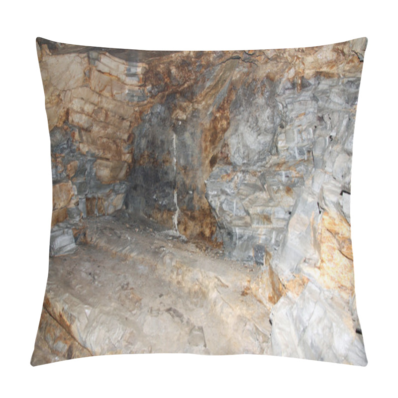 Personality  Visible Rock Layers With Ancient Sediments In The Mine Of Minera Pillow Covers