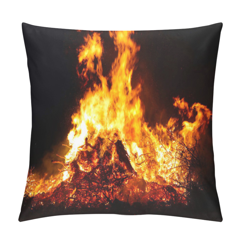 Personality  Large Bonfire, Burning And Glowing With Soft Flames, Sparkles Fl Pillow Covers