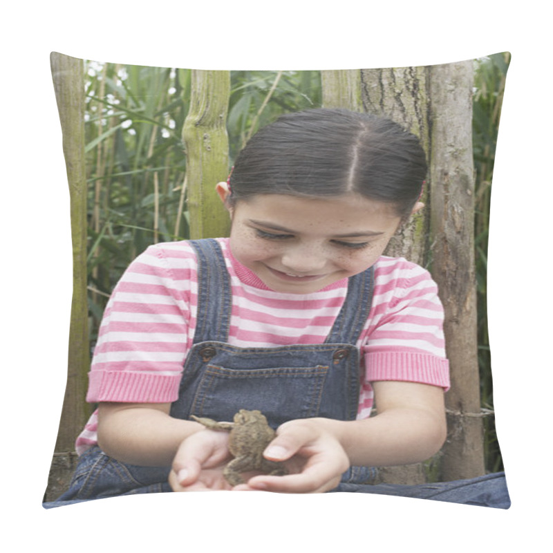 Personality  Girl Holding Frog Pillow Covers