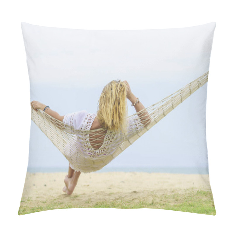 Personality  Woman Relaxing At The Beach Pillow Covers