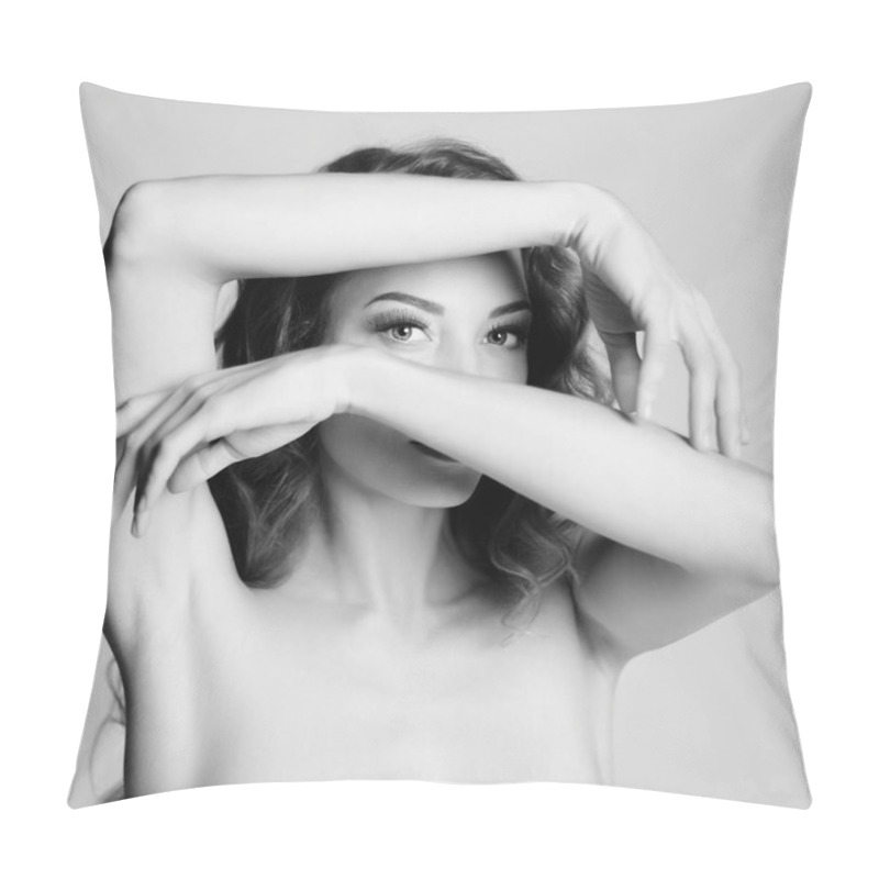 Personality  Nude Woman With Elegant Hairstyle On Gray Background Pillow Covers