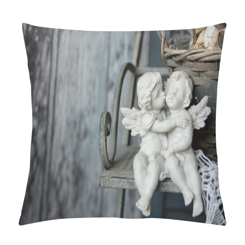 Personality  Figurines Love Angels Sitting On A Bench Pillow Covers