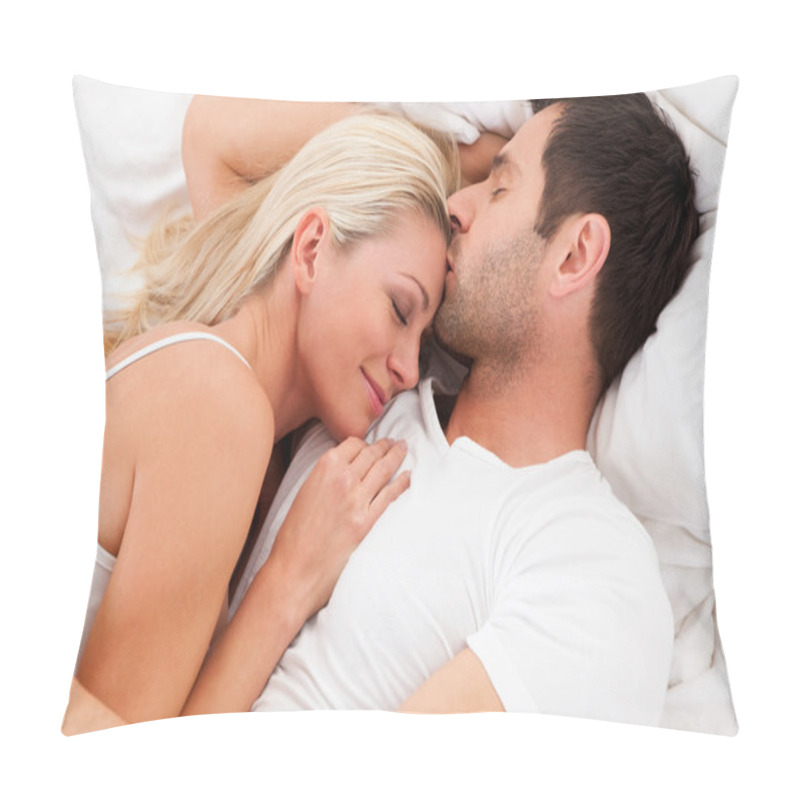 Personality  Loving Couple Lying In Bed Pillow Covers