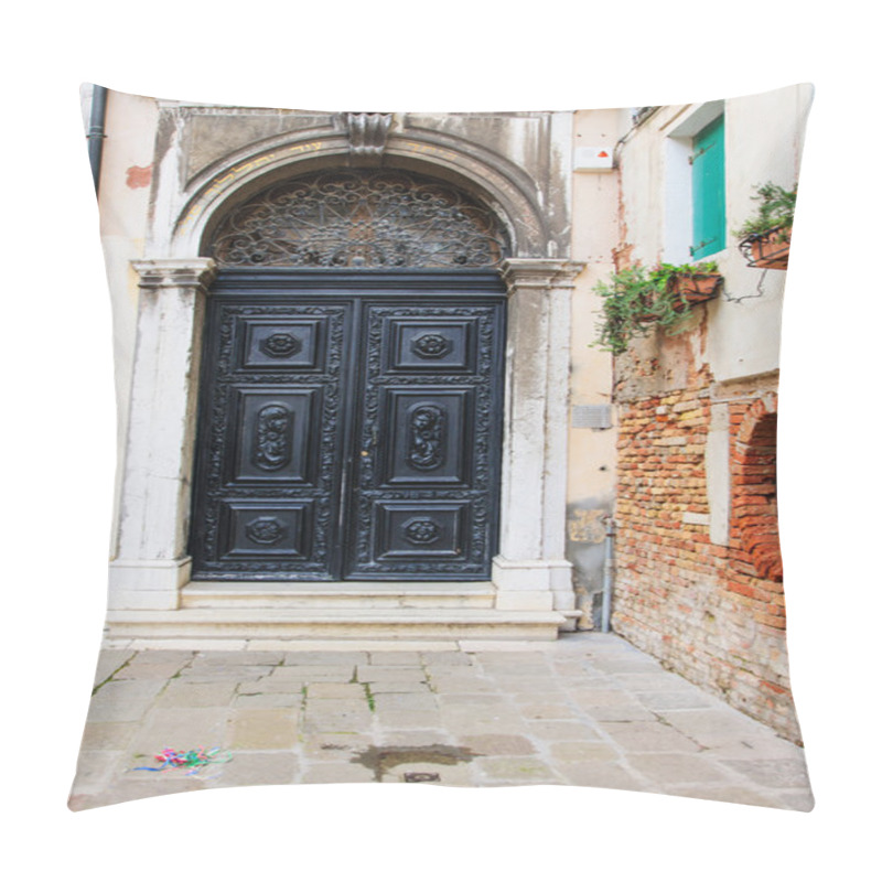 Personality  The Spanish Synagogue, Venice Pillow Covers