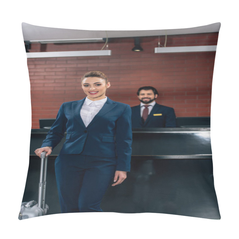 Personality  Happy Businesswoman With Luggage Standing In Front Of Hotel Reception Counter With Administrator Pillow Covers