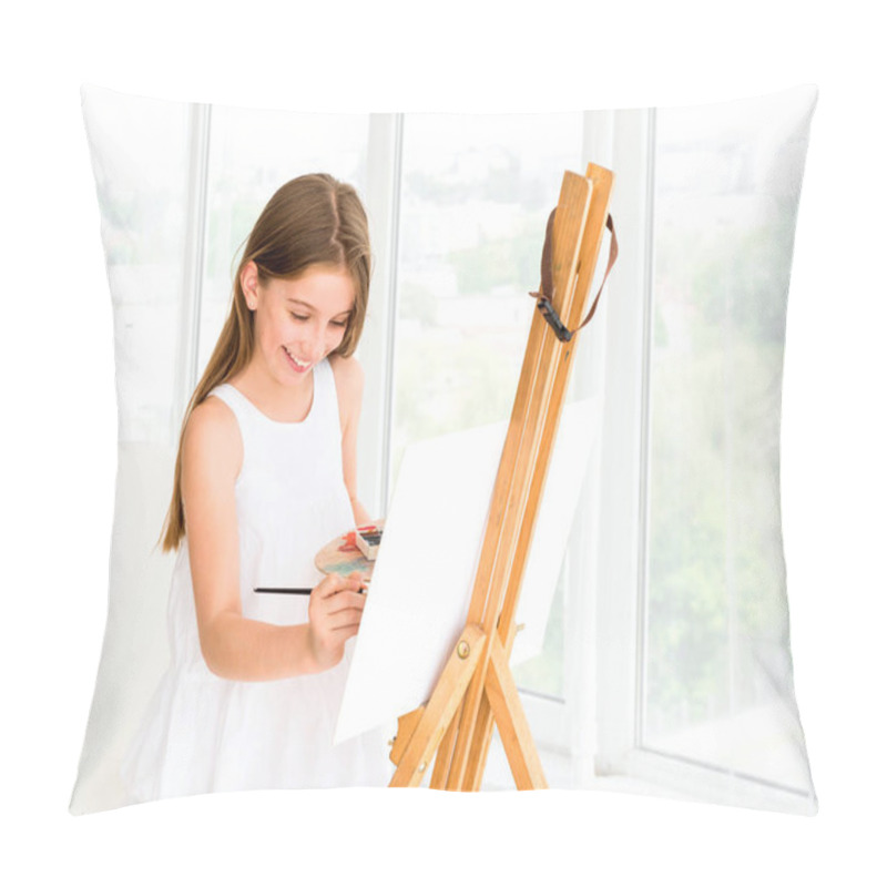 Personality  Pretty Girl With Brush In Hand Pillow Covers